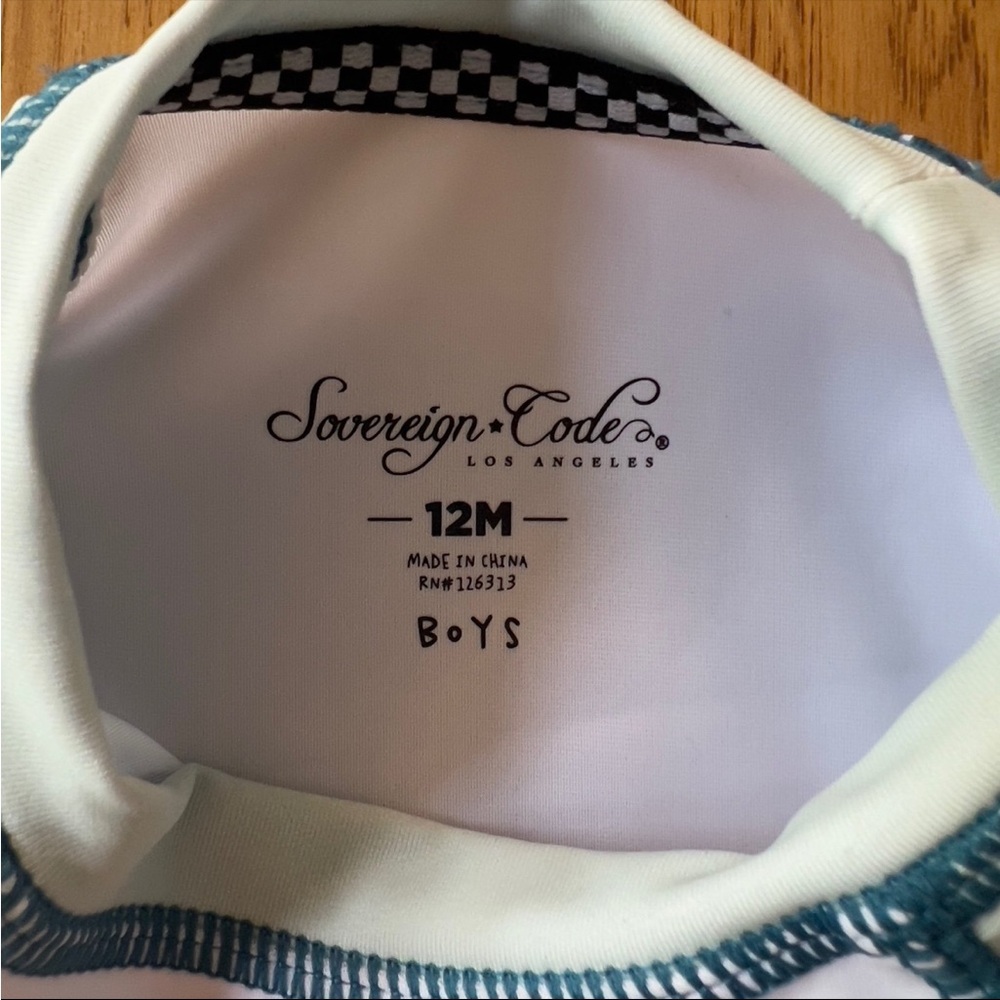 - NEW Sovereign Code Rash Guard Top - Picture 3 of 3